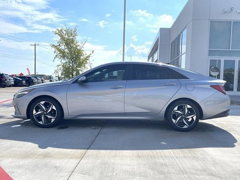 Used 2023 Hyundai Elantra Limited image 4
