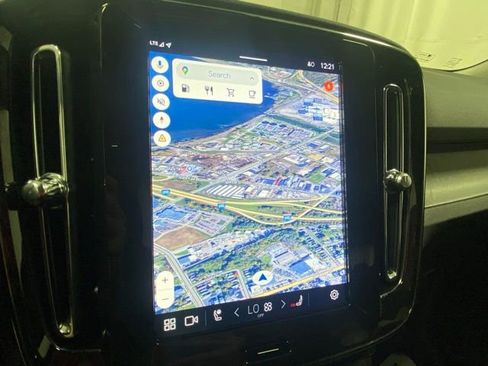 Used 2025 Volvo XC40 B5 Core image 19