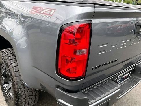 Used 2022 Chevrolet Colorado Z71 AWD/4WD image 23