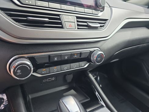 Used 2024 Nissan Altima 2.5 SR FWD image 23