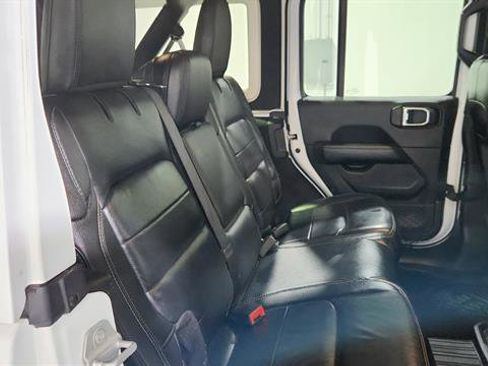 Used 2019 Jeep Wrangler Unlimited Sahara image 31