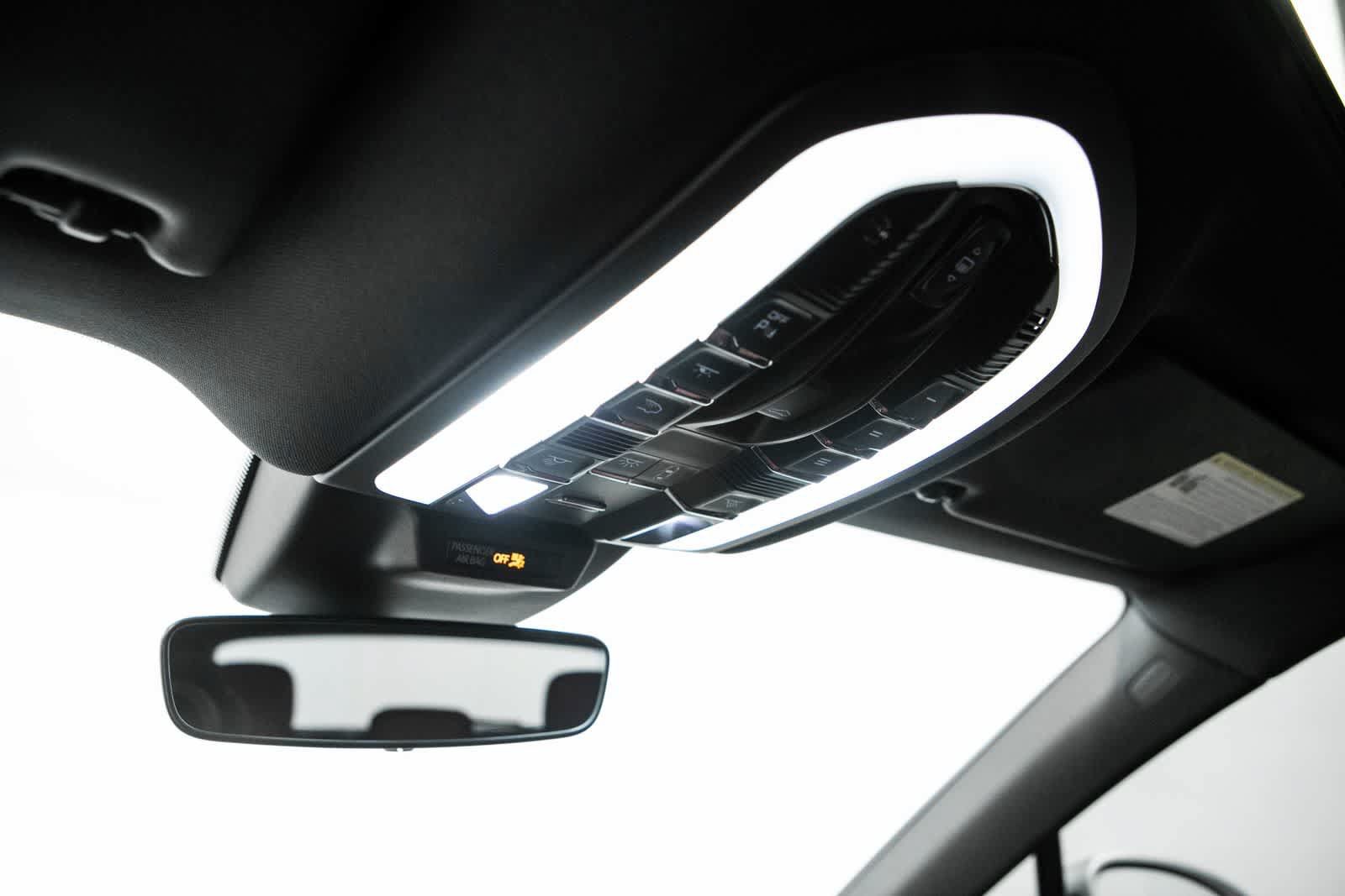 Used 2023 Porsche Macan AWD/4WD image 28