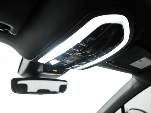 Certified 2023 Porsche Macan AWD/4WD image 28