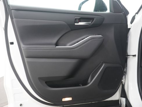 Used 2022 Toyota Highlander XSE image 20