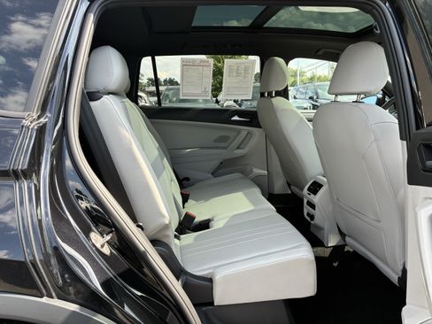 Used 2023 Volkswagen Tiguan SE R-Line FWD image 16
