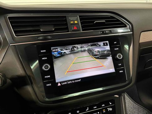 Used 2022 Volkswagen Tiguan SE R-Line FWD image 9