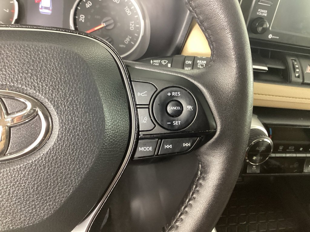 Used 2020 Toyota RAV4 XLE Premium AWD/4WD image 15