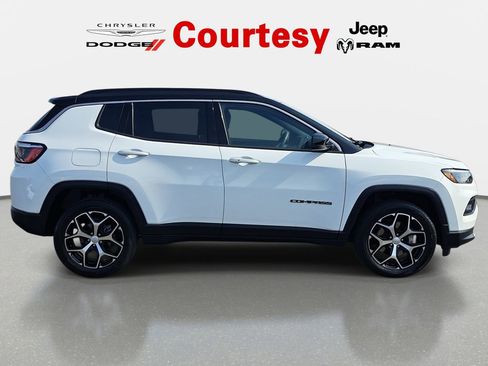 Certified 2024 Jeep Compass Limited image 10