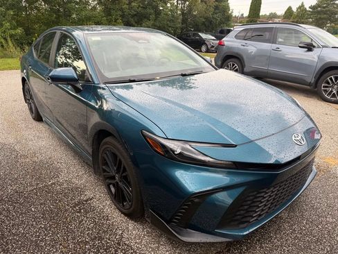 Used 2025 Toyota Camry SE w/ Convenience Package AWD/4WD image 2