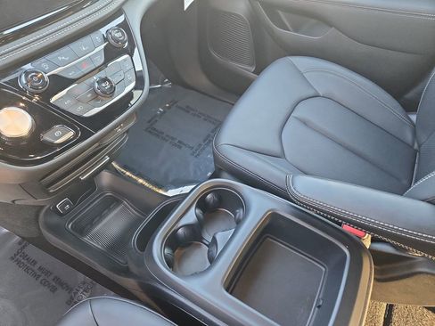 New 2026 Chrysler Pacifica Select AWD/4WD image 24