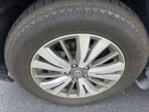 Used 2020 Nissan Pathfinder SL w/ Cargo Package FWD image 10