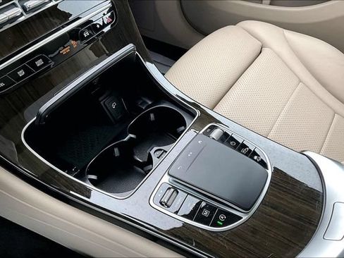 Used 2021 Mercedes-Benz GLC 300 4MATIC image 21