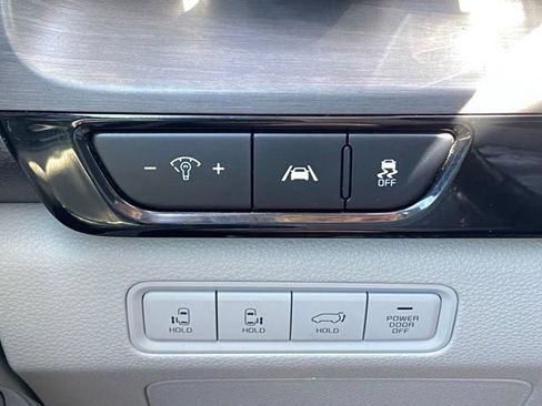 Used 2022 Kia Carnival EX FWD image 14