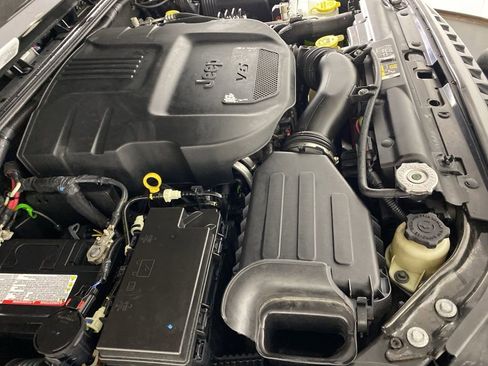 Used 2018 Jeep Wrangler Unlimited Sahara image 32