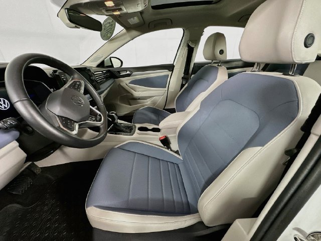 Used 2025 Volkswagen Jetta SE FWD image 10