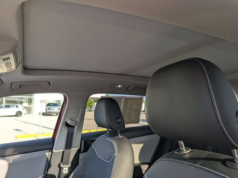 Certified 2023 Volkswagen Taos SE FWD image 19