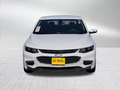 Used 2017 Chevrolet Malibu LT image 2