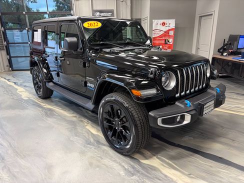 Used 2022 Jeep Wrangler Unlimited Sahara w/ Cold Weather Group AWD/4WD image 1