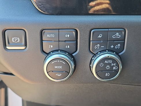 Used 2024 GMC Sierra 1500 SLT w/ SLT Premium Plus Package AWD/4WD image 31