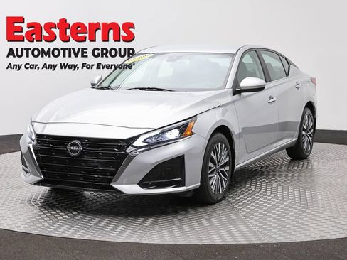 Used 2023 Nissan Altima 2.5 SV AWD/4WD image 1