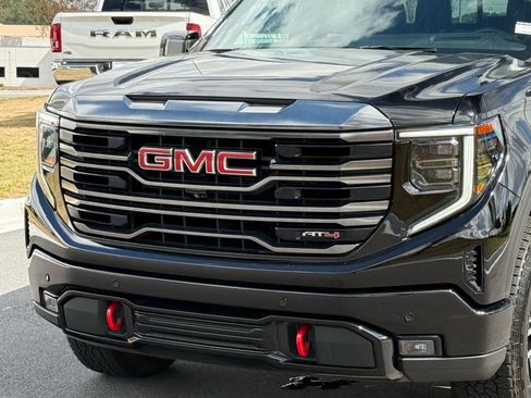 Used 2023 GMC Sierra 1500 AT4 w/ AT4 Premium Package image 9