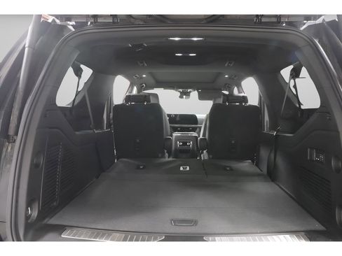 Used 2026 Chevrolet Suburban High Country AWD/4WD image 28