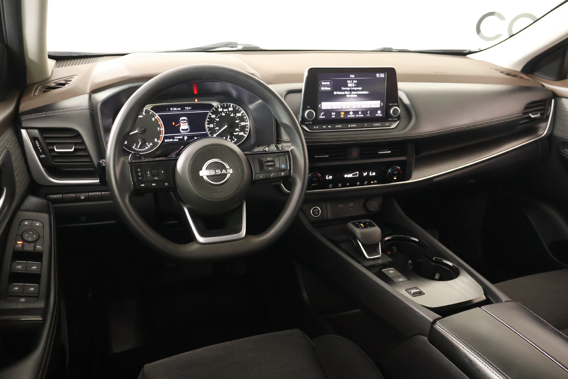 Used 2023 Nissan Rogue SV FWD image 2