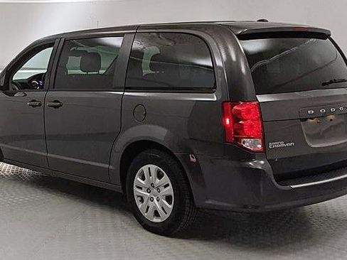 Used 2018 Dodge Grand Caravan SE w/ UConnect Hands-Free Group image 4