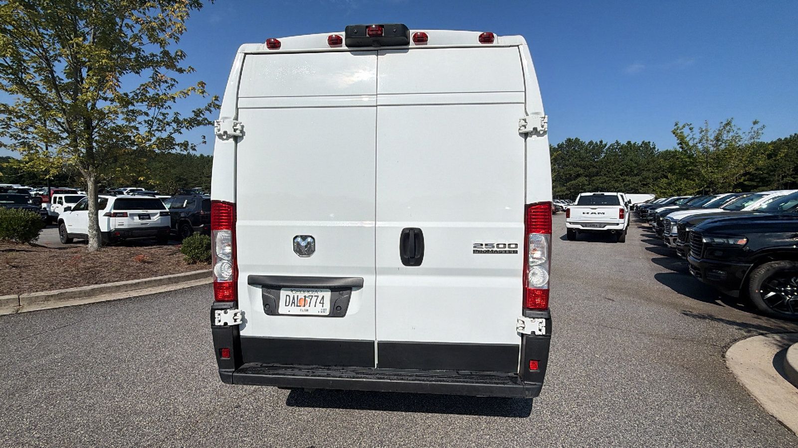Used 2024 RAM ProMaster 2500 w/ Convenience Group FWD image 9