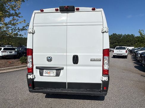 Used 2024 RAM ProMaster 2500 w/ Convenience Group FWD image 9