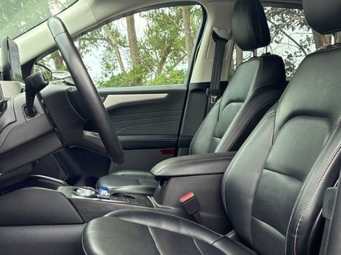 Used 2022 Ford Escape SEL w/ Equipment Group 302A AWD/4WD image 3