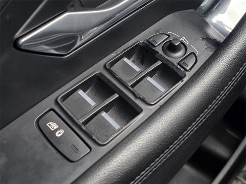 Used 2018 Jaguar E-PACE S image 28