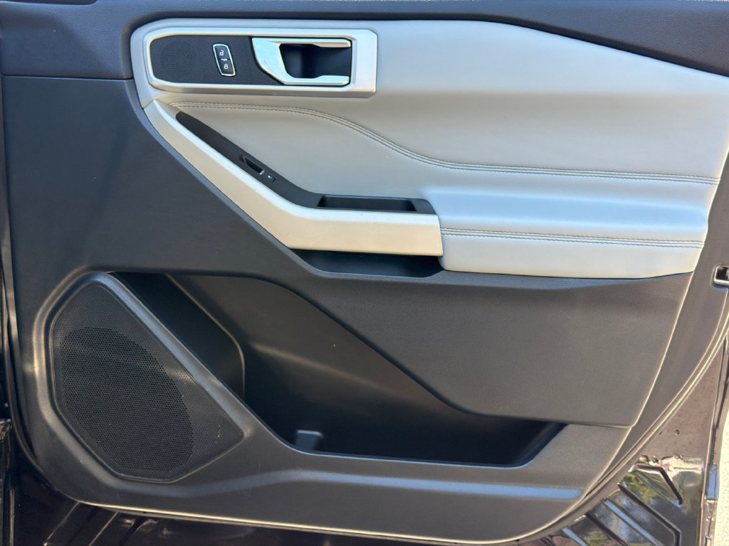 Used 2022 Ford Explorer XLT w/ Equipment Group 202A RWD image 16