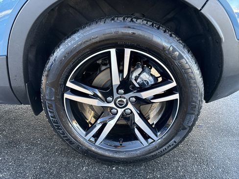 Used 2025 Volvo XC40 B5 Core image 14