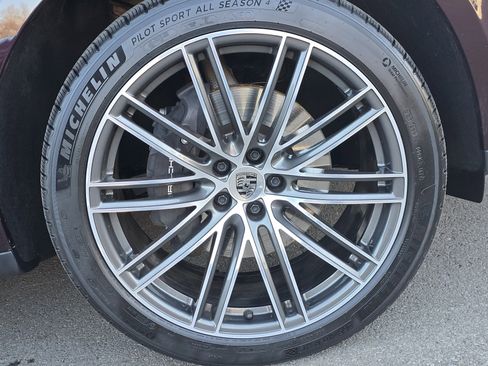 Certified 2025 Porsche Macan image 28