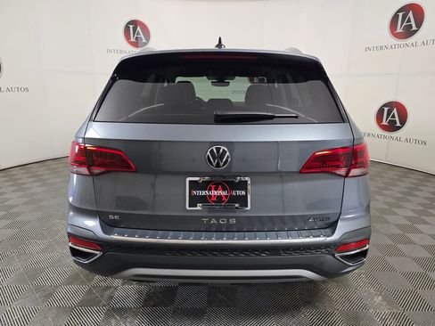Used 2023 Volkswagen Taos SE w/ Black Wheel Package image 8