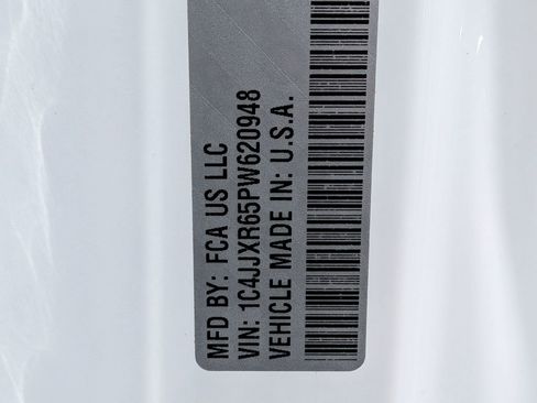 Used 2023 Jeep Wrangler Unlimited Rubicon 4xe w/ Steel Bumper Group image 31