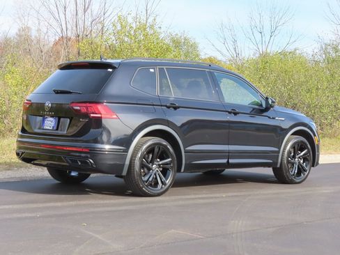 Used 2024 Volkswagen Tiguan SE R-Line image 3