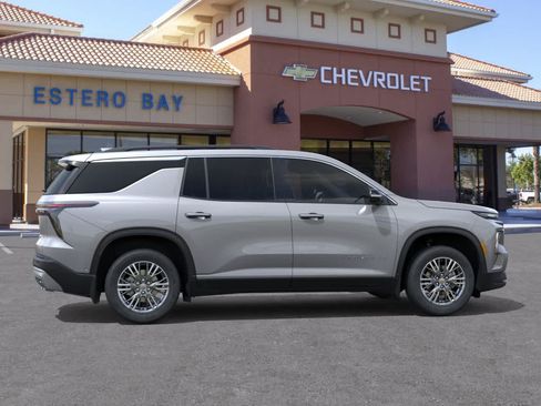 New 2026 Chevrolet Traverse LT w/ LPO, Floor Liner Package FWD image 5