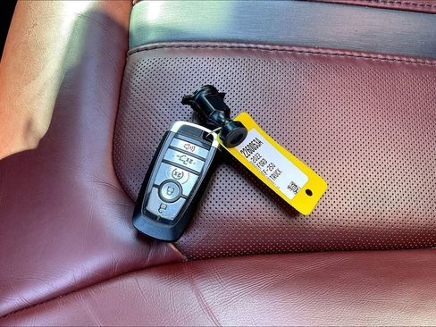 Used 2022 Ford F250 Platinum w/ FX4 Off-Road Package image 36