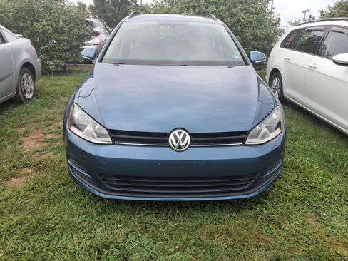 Used 2017 Volkswagen Golf SportWagen FWD image 2