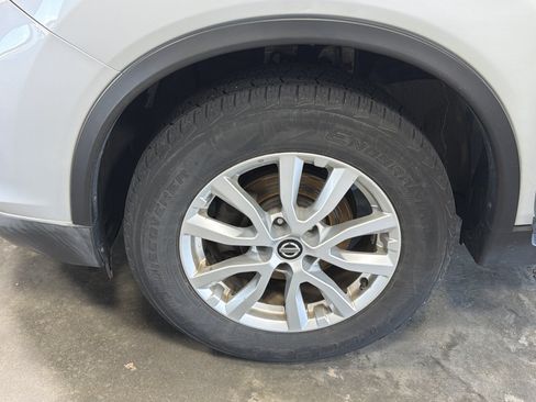 Used 2017 Nissan Rogue SV AWD/4WD image 15