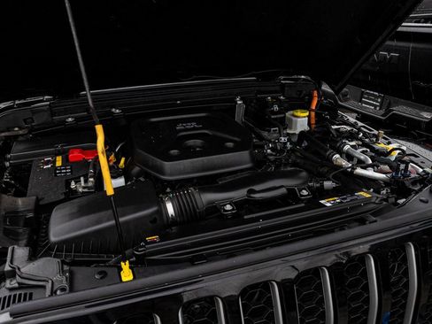 Used 2023 Jeep Wrangler Unlimited Sahara w/ Cold Weather Group image 30