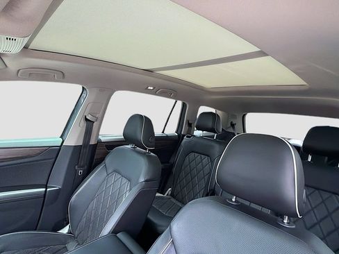 Used 2024 Volkswagen Atlas SEL Premium R-Line AWD/4WD image 28