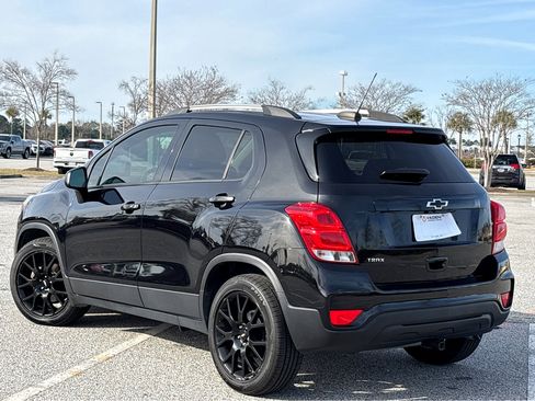 Used 2021 Chevrolet Trax LT w/ Midnight Edition image 23