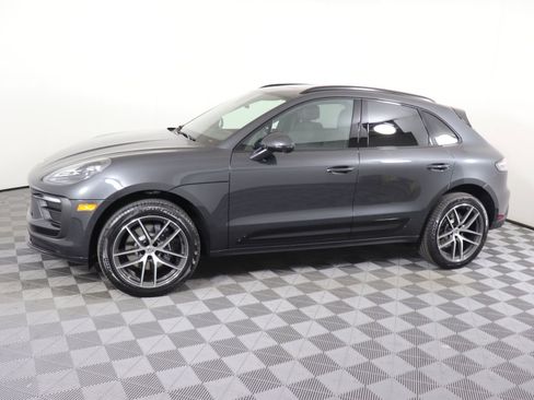 Used 2025 Porsche Macan image 2