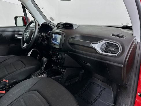 Used 2019 Jeep Renegade Latitude w/ Popular Equipment Group image 28