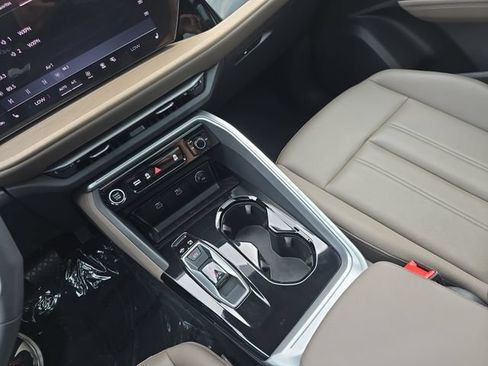 Used 2025 Audi Q5 Premium w/ Convenience Package AWD/4WD image 28