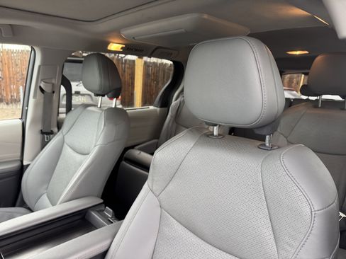 Certified 2023 Toyota Sienna Limited image 14