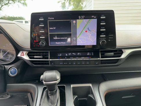 Used 2021 Toyota Sienna XSE image 21